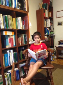 niño leyendo