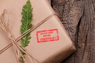 27-clever-gift-wrapping-tricks-for-lazy-people-2-31598-1418061252-0_dblbig